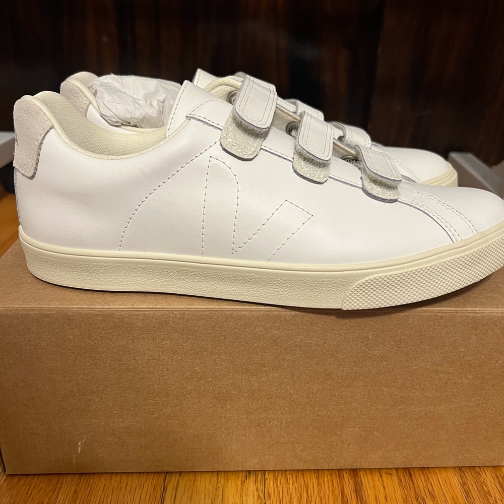Veja Recife Leather Sneakers